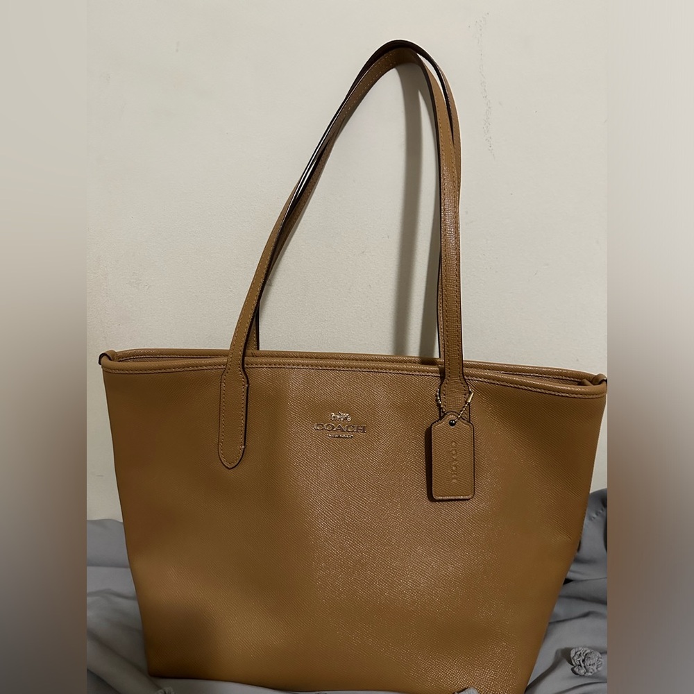 Coach tote in MINT condition